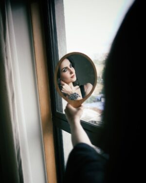 Elli AvrRam Instagram - 🖤🕊️✨

@stormshivajisen @fab_beauty___ 
@roshni0819
@hutsandlooms 

#ElliAvrRam #yourstruly