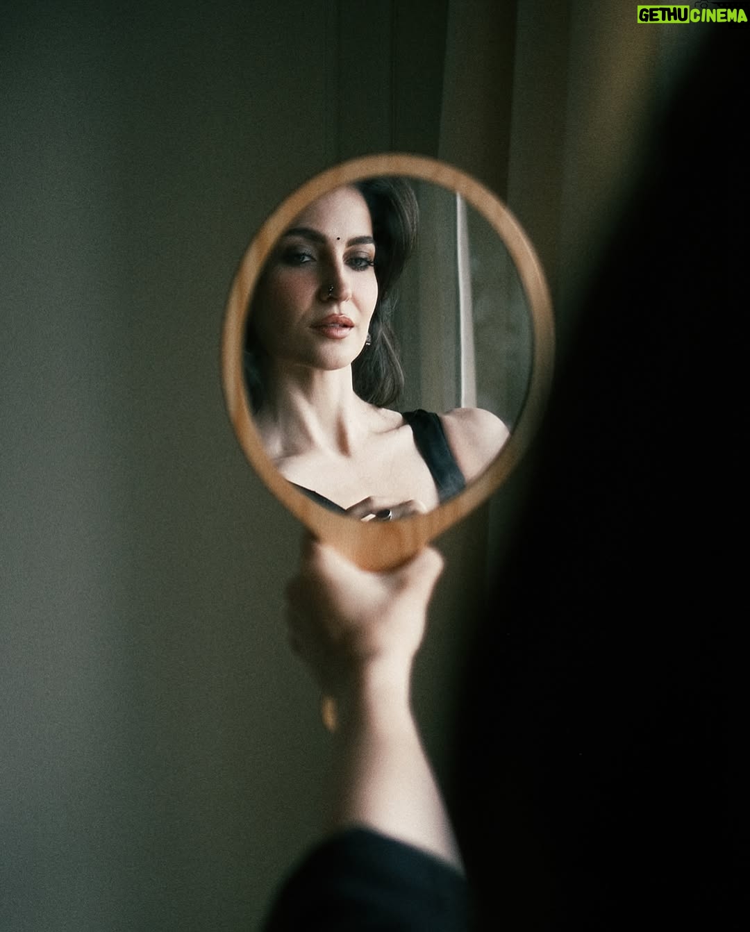 Elli AvrRam - 596.7K Likes - 🖤🕊️✨

@stormshivajisen @fab_beauty___ 
@roshni0819
@hutsandlooms 

#ElliAvrRam #yourstruly