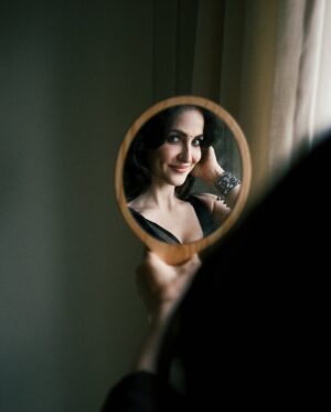 Elli AvrRam Instagram - 🖤🕊️✨

@stormshivajisen @fab_beauty___ 
@roshni0819
@hutsandlooms 

#ElliAvrRam #yourstruly
