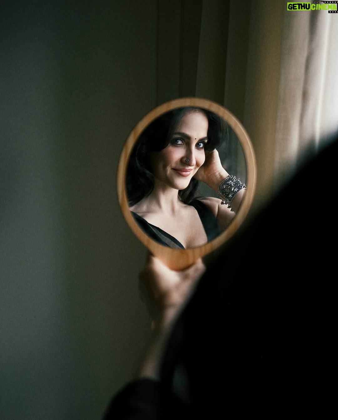 Elli AvrRam - 596.7K Likes - 🖤🕊️✨

@stormshivajisen @fab_beauty___ 
@roshni0819
@hutsandlooms 

#ElliAvrRam #yourstruly