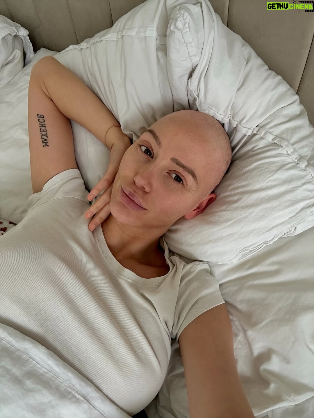 Éloïse Appelle - 342.3K Likes - 4 février, journée mondiale contre le cancer 🎗️
On n’oublie pas que le dépistage sauve des vies.
Un petit geste, qui peut tout changer!
Prenez soin de vous 🤍