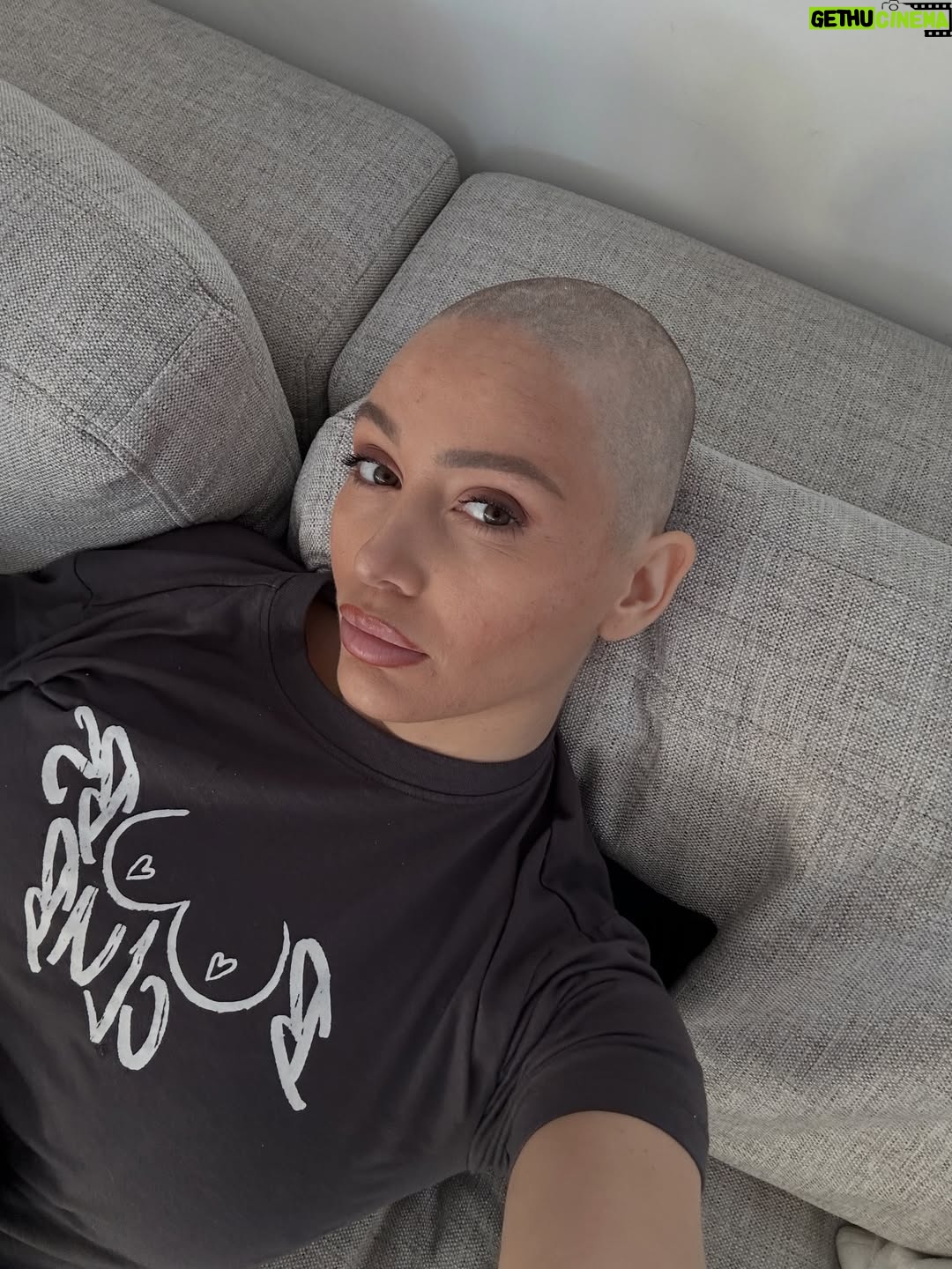 Éloïse Appelle - 342.3K Likes - 4 février, journée mondiale contre le cancer 🎗️
On n’oublie pas que le dépistage sauve des vies.
Un petit geste, qui peut tout changer!
Prenez soin de vous 🤍