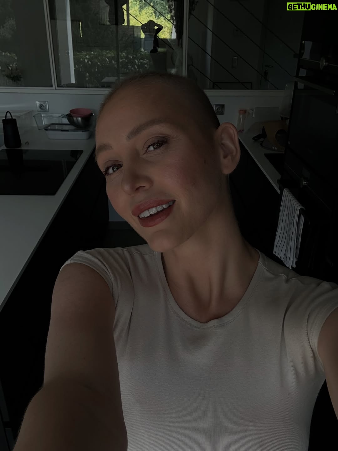 Éloïse Appelle - 342.3K Likes - 4 février, journée mondiale contre le cancer 🎗️
On n’oublie pas que le dépistage sauve des vies.
Un petit geste, qui peut tout changer!
Prenez soin de vous 🤍