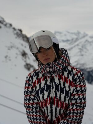 Elys Hutchinson Instagram - I dress to impress the mountains