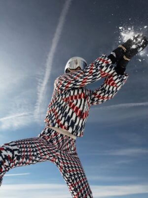 Elys Hutchinson Instagram - I dress to impress the mountains