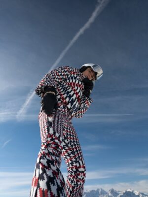 Elys Hutchinson Instagram - I dress to impress the mountains