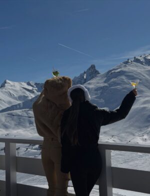 Elys Hutchinson Instagram - Don’t take her skiing take her straight to après ski