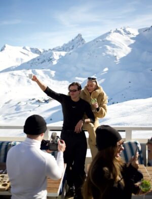 Elys Hutchinson Instagram - Don’t take her skiing take her straight to après ski