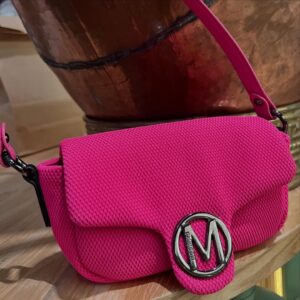 Emelda Rosemila Instagram - Casual vibes, letting Mossimo bring the pop of colour. Comeiiii sgt this bag. Loveee my cute tiny handbag. Love @mossimo_my 🩷🩷🩷

M for Mel😍

Stylist @qaseh_eynaa lebiu.🩷