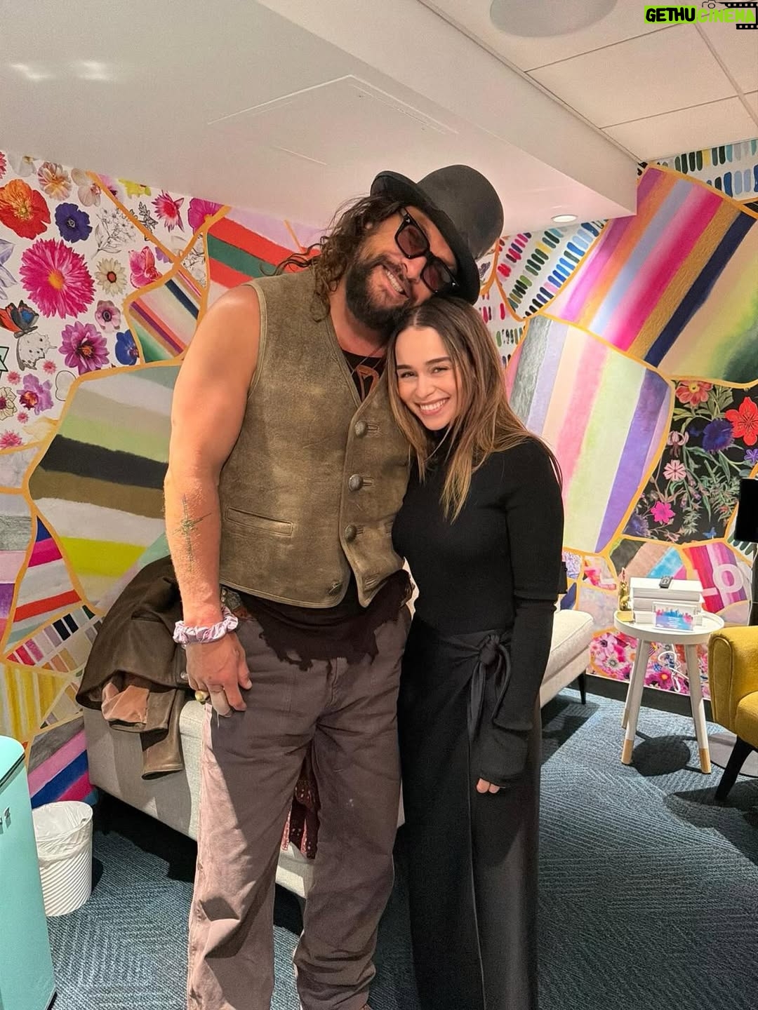 Emilia Clarke - 2.7 Million Likes - New York has given me so many things to be grateful for on this trip and just when I thought it couldn’t be better…look who walked into my dressing room.
#mydragondaddy 
#westillgotit 
🔥
@kellyclarksonshow