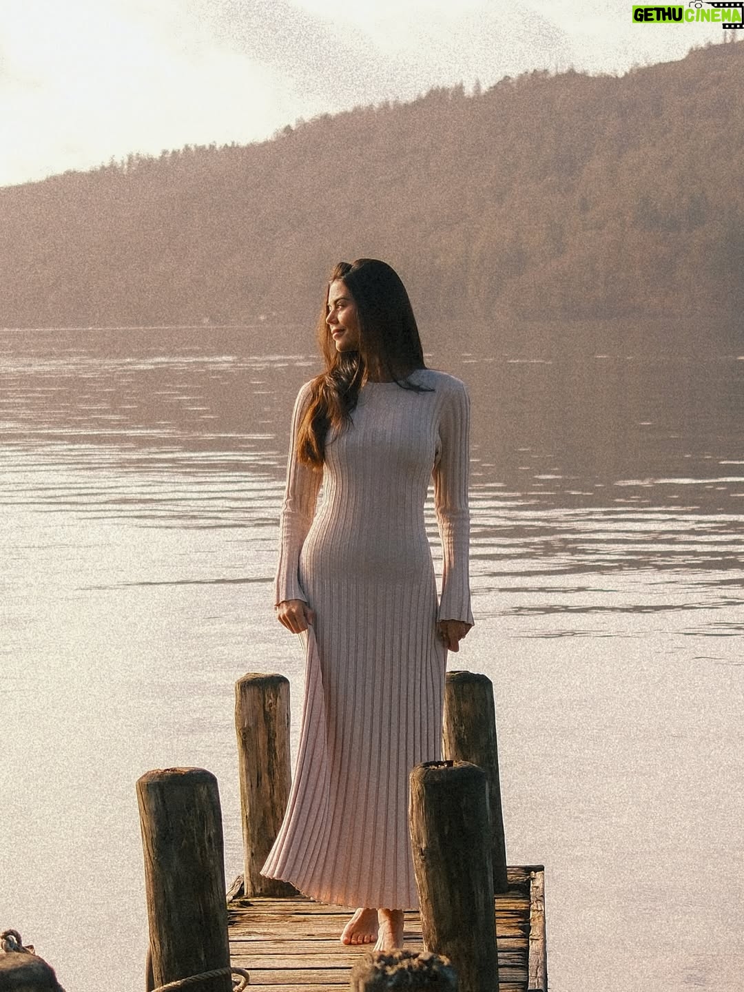 Emily Canham - 12.1K Likes - A day in the Lake District 😌 ((anything is a dress activity in my world)) ((except the gym)) 

#lakedistrict