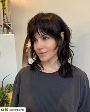 Emily Hampshire Instagram - Ok, I think the new haircut @kirstenklontz gave me deserves a permanent spot on my feed. This officially marks my entrance into elf life. 🧝🏼♀️