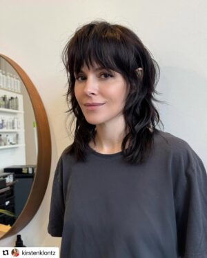 Emily Hampshire Instagram - Ok, I think the new haircut @kirstenklontz gave me deserves a permanent spot on my feed. This officially marks my entrance into elf life. 🧝🏼♀️