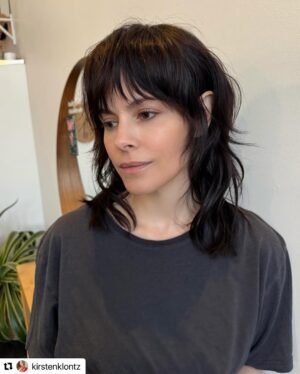 Emily Hampshire Instagram - Ok, I think the new haircut @kirstenklontz gave me deserves a permanent spot on my feed. This officially marks my entrance into elf life. 🧝🏼♀️