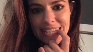 Emily Hampshire Instagram - #2016 was a GREAT year: I shot #schittscreek during the day and #12monkeys at night, @amyjuliasegal made my fave @schittscreek webisode (remember webisodes?), @syfy put out this cool #jennifergoines commercial, I slept everywhere I could (on sets & read thrus), I got Invisalign, Stevie got a suitcase of makeup, @amandaschull drew pics of my Bitmoji when I couldn’t be at the read thrus, I met little Terry the 🐢 who I got to watch grow up, and I saw this hibernating bear sleeping bag online for the first time and have asked Santa for it every Xmas since!