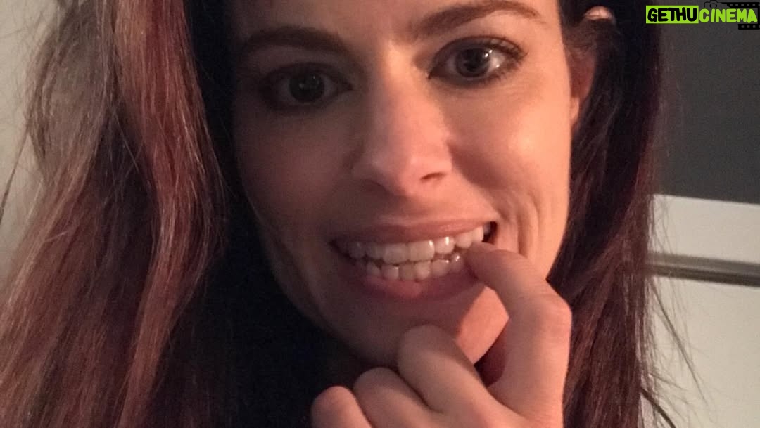 Emily Hampshire - 13.9K Likes - #2016 was a GREAT year: I shot #schittscreek during the day and #12monkeys at night, @amyjuliasegal made my fave @schittscreek webisode (remember webisodes?), @syfy put out this cool #jennifergoines commercial, I slept everywhere I could (on sets & read thrus), I got Invisalign, Stevie got a suitcase of makeup, @amandaschull drew pics of my Bitmoji when I couldn’t be at the read thrus, I met little Terry the 🐢 who I got to watch grow up, and I saw this hibernating bear sleeping bag online for the first time and have asked Santa for it every Xmas since!