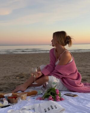 Emma Keitmann Instagram - Spring is coming 🌷🌊