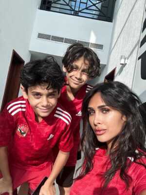 Enjy Kiwan Instagram - قلبي مع عيلتي في دبي وسط كل حالة عدم اليقين…
يا رب في وقت القلق ده طمّن قلوبهم، وحاوطهم بأمانك. ربنا يحفظ الجميع. 🤍