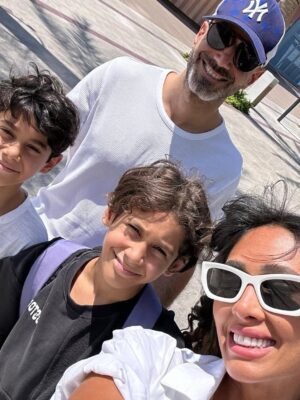 Enjy Kiwan Instagram - قلبي مع عيلتي في دبي وسط كل حالة عدم اليقين…
يا رب في وقت القلق ده طمّن قلوبهم، وحاوطهم بأمانك. ربنا يحفظ الجميع. 🤍