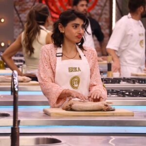 Erika Toa Russo Instagram - Gracias, son TOP🧡 
Gracias por permitirme ser parte de esta experiencia surreal que es #MasterChefCelebrityEc 🤟🏽
Una aventura llena de emociones que me permitió conocer a gente increíble, transparente y genuina en un momento donde todos eramos vulnerables y nos dimos fuerza el uno al otro, un verdadero equipo! Les quiero y los llevaré siempre en mi corazón 🥰
Gracias a ustedes, al público, a mis fans adorados por el cariño, por dedicarnos su tiempo cada noche y aguantarnos! Espero no haberles decepcionado y les agradeceré siempre por su apoyo incondicional🙏
Mi pasión x la gastronomía es cada vez más fuerte y mi promesa de rendir homenaje a la gastronomía ecuatoriana cada vez más presente🇪🇨

Gracias a los Chefs por sus perlas! @chefcarosanchez #ChefRausch @irenegonzalez_oficial @chefceciliacedeno

Gracias al crew @germanporras.oficial @maokintana y a todo el equipo de producción @teleamazonasec y a nuestra @flacaarellano x ser el motor de todo💛