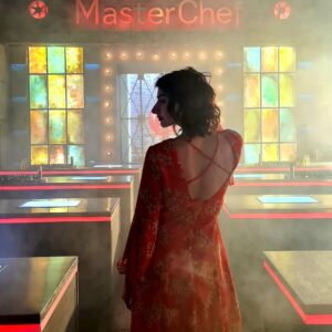 Erika Toa Russo Instagram - Gracias, son TOP🧡 
Gracias por permitirme ser parte de esta experiencia surreal que es #MasterChefCelebrityEc 🤟🏽
Una aventura llena de emociones que me permitió conocer a gente increíble, transparente y genuina en un momento donde todos eramos vulnerables y nos dimos fuerza el uno al otro, un verdadero equipo! Les quiero y los llevaré siempre en mi corazón 🥰
Gracias a ustedes, al público, a mis fans adorados por el cariño, por dedicarnos su tiempo cada noche y aguantarnos! Espero no haberles decepcionado y les agradeceré siempre por su apoyo incondicional🙏
Mi pasión x la gastronomía es cada vez más fuerte y mi promesa de rendir homenaje a la gastronomía ecuatoriana cada vez más presente🇪🇨

Gracias a los Chefs por sus perlas! @chefcarosanchez #ChefRausch @irenegonzalez_oficial @chefceciliacedeno

Gracias al crew @germanporras.oficial @maokintana y a todo el equipo de producción @teleamazonasec y a nuestra @flacaarellano x ser el motor de todo💛