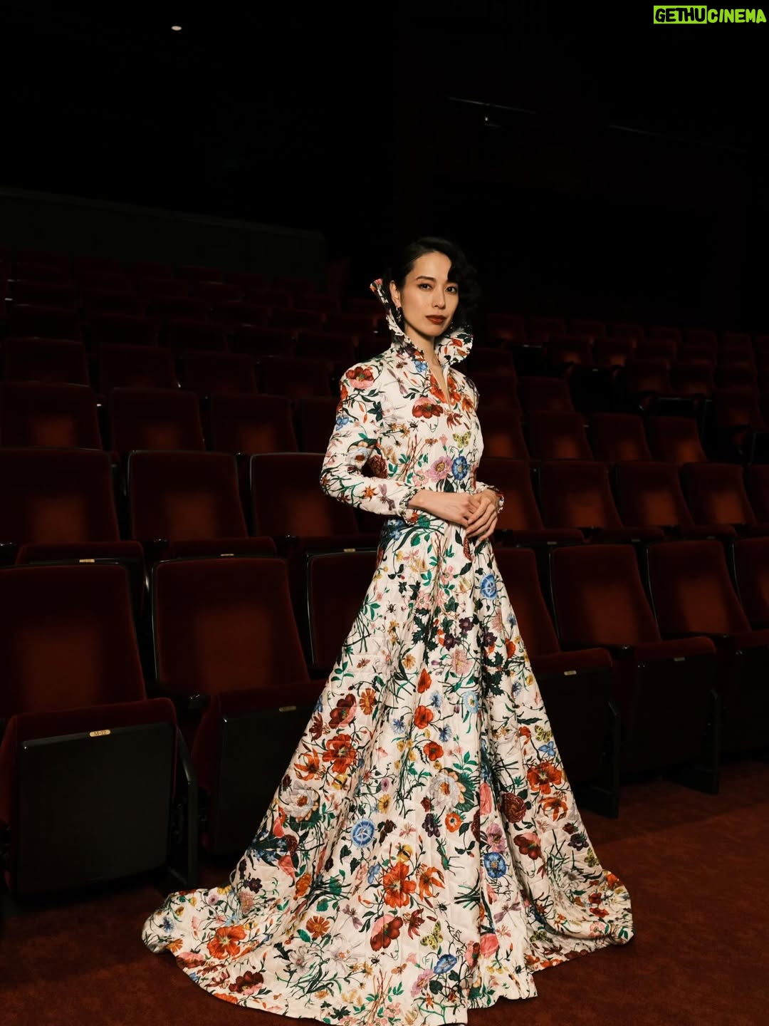 Erika Toda - 107.7K Likes - GUCCIの新アーティスティック・ディレクター デムナによる、初めてのコレクション「La Famiglia」にインスパイアされ、スパイク・ジョーンズとハリナ・ラインにより制作された短編映画『The Tiger』の特別上映イベントにお邪魔しました。
ファッションと芸術そして哲学を、音楽と共に強い没入感に誘い、自分のリアルな世界観を忘れさせられるような作品でした。

デムナが手がけた最新コレクションは、店頭にて実際にご覧いただけます。
ぜひこの機会にショップへ足を運んでみてください。

@GUCCI
#GucciLaFamiglia
#GucciTheTiger
#PR