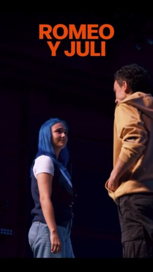 Érika Villalobos Instagram - ✨💔 “No fue solo una lectura.” 💔✨

El público lo sintió:
Romeo y Juli en el Teatro Británico fue intenso, cercano y profundamente vivo. 🎭🔥
Esto recién comienza…

🎟️ Entradas en preventa ya en @joinnus 
Sé parte desde el inicio. 💥