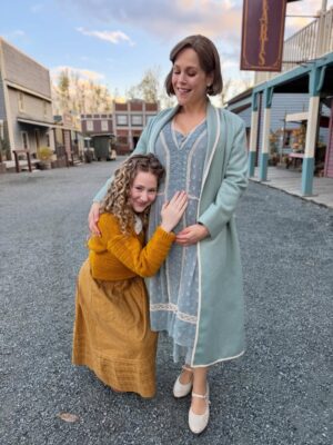 Erin Krakow Instagram - #SPS - Same Pregnancy Shot 🥹