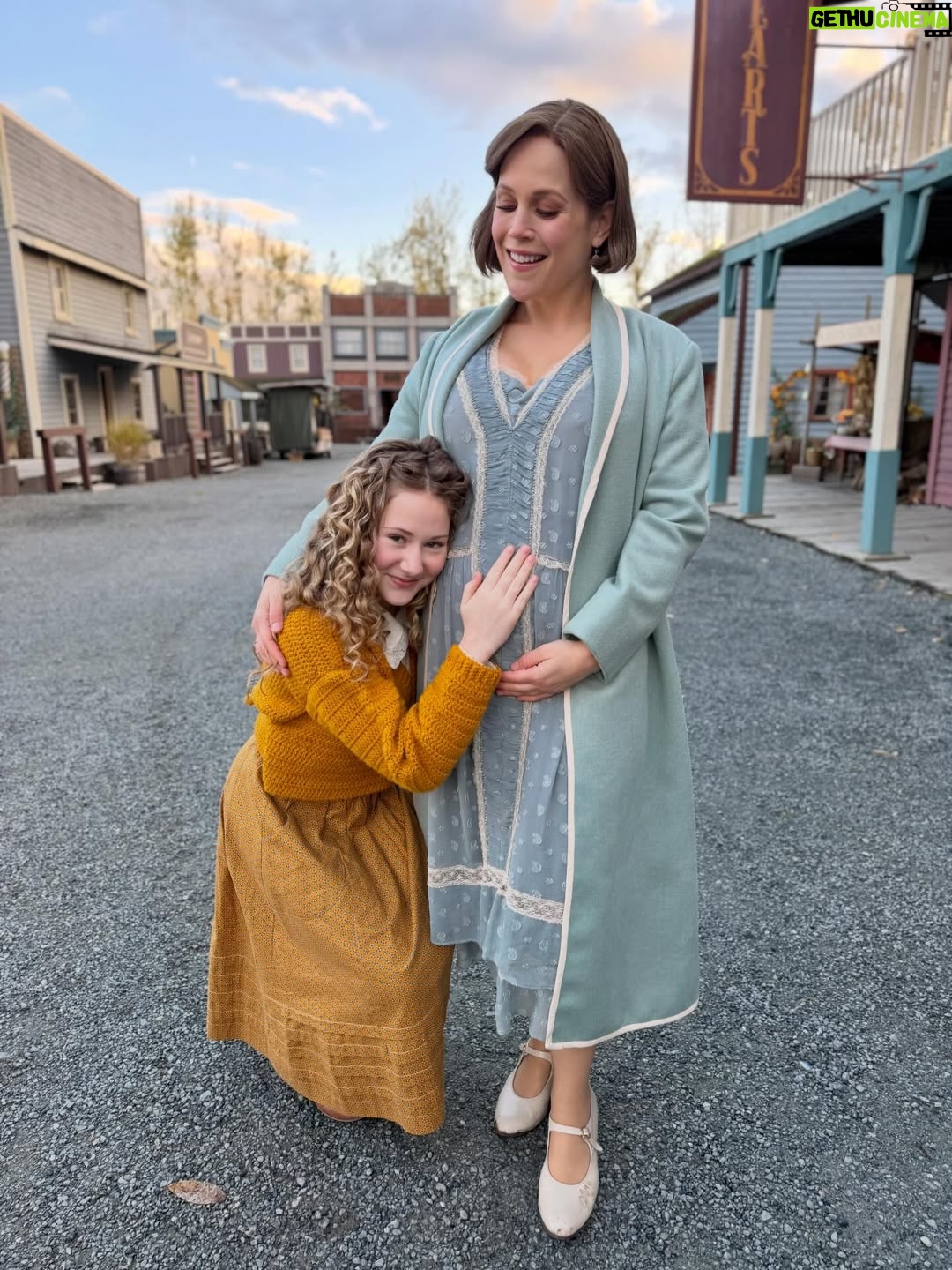 Erin Krakow - 18.2K Likes - #SPS - Same Pregnancy Shot 🥹