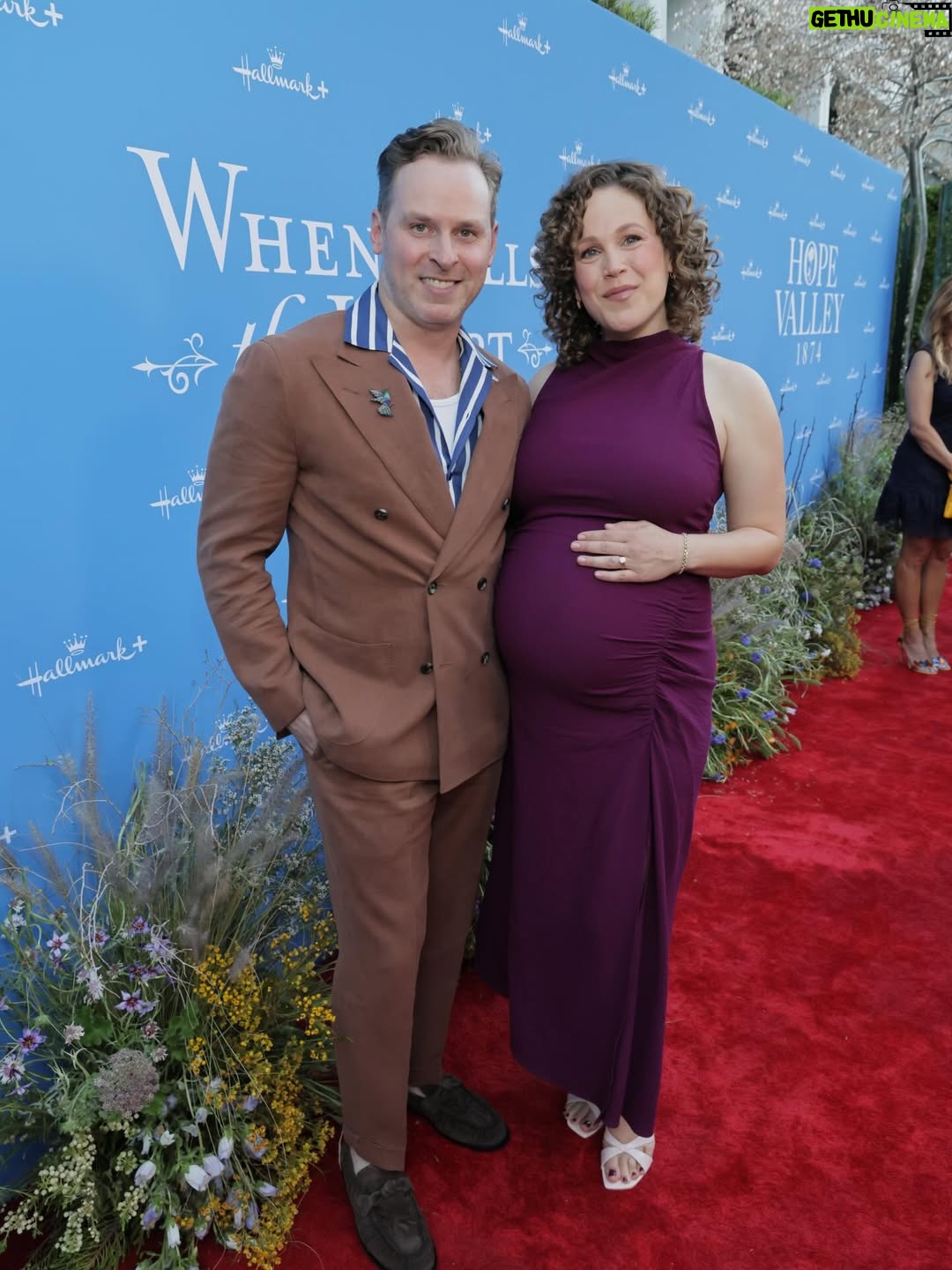 Erin Krakow - 28.4K Likes - Date night for Mom & Dad!

💄: @lanabeautyla
➰: @beautybeehair_
🎨: @lisaprova
👗: @alc_ltd
👠: @stuartweitzman
💎: @foxandbond