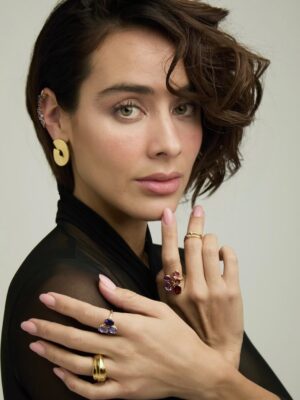 Esmeralda Pimentel Instagram - Discover TOUS Atelier with our Mexican ambassador, Esmeralda Pimentel: where every gem holds a story and every creation celebrates the beauty of detail ✨
Crafted in 18kt gold, natural gemstones, and diamonds, each piece is designed to accompany you through life’s everyday moments.