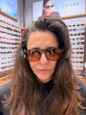 Esra Dermancıoğlu Instagram - Sizce hangisi 😉
@ditaoptikvelens 
#tavsiye