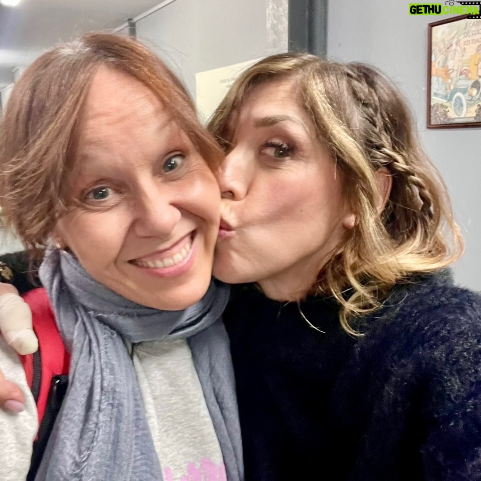 Eva Isanta - 7K Likes - Mi agridulce paso por #TopChefDulcesyFamosos cobra dulzor cuando pienso en todas las personas mágicas y salvadoras que lo hacen posible …
Y en los postres tan ricos que he hecho 🤣🤣🤣

Gracias por este carrusel de colores olores sabores y emociones. 
@rtve_la1 @boxfishspain

No puedo mencionaros a todos pero sin el “todos” no somos nada.
Y juntos somos  
Me encanta este equipo.
Suerte a los que os quedáis 💪

Gracias por vuestros cuidados y mimos @fernandapalom @debywolf_tv @latentaciondevioleta @ohmartus @chuspereiro @gus_garcias @joserrafudio por las risas y picardías 

A @paulavazqueztv por ser la mejor
Al equipo de Gastro cuya reina es @fatimagismero 
Al duro y tierno jurado: @pacoroncero @osvaldo_gross y en especial a @eva_arguinano por ser de Zarauz

A @bashparis 
@newlinkspain por el look @esmeraldamartin 

A @contrastesbydiego_madrid por tus desvelos culinarios conmigo 
A @borjavera @borial_management por darme la manita

#topchefdulcesyfamosos #1rtve #boxfishspain #enterntainment