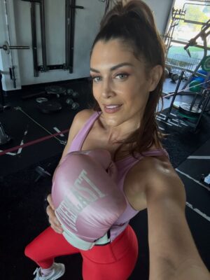 Eve Torres Instagram - Happy Valentines Day 
❤️🩷❤️ yourself today!!