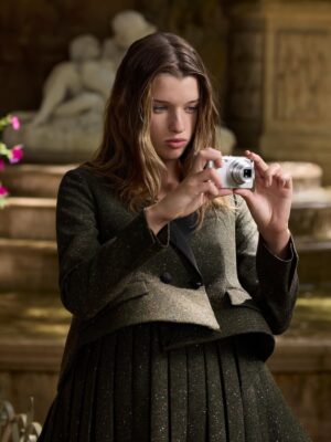 Ever Anderson Instagram - Ever Anderson wearing Spring Summer 2026 in the Jardin du Luxembourg, Paris.
 
Standing at the end of a long basin of water bordered by plane trees, the Fontaine des Médicis was built in 1630, restored under Napoléon I in 1811 and moved to its current position later in the 19th century.
 
Discover the collection in stores and on Dior.com.
 
Creative direction Jonathan Anderson 
Photography Buck Ellison 
Styling Benjamin Bruno