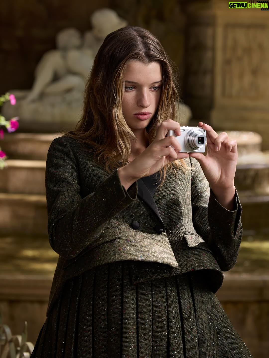 Ever Anderson - 38.7K Likes - Ever Anderson wearing Spring Summer 2026 in the Jardin du Luxembourg, Paris.
 
Standing at the end of a long basin of water bordered by plane trees, the Fontaine des Médicis was built in 1630, restored under Napoléon I in 1811 and moved to its current position later in the 19th century.
 
Discover the collection in stores and on Dior.com.
 
Creative direction Jonathan Anderson 
Photography Buck Ellison 
Styling Benjamin Bruno
