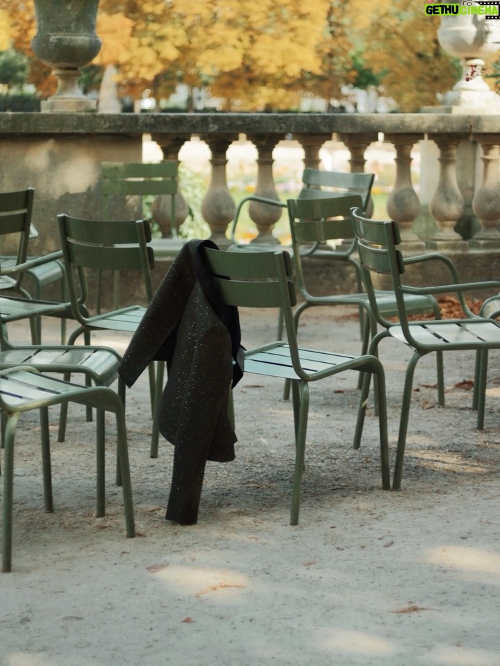 Ever Anderson - 38.7K Likes - Ever Anderson wearing Spring Summer 2026 in the Jardin du Luxembourg, Paris.
 
Standing at the end of a long basin of water bordered by plane trees, the Fontaine des Médicis was built in 1630, restored under Napoléon I in 1811 and moved to its current position later in the 19th century.
 
Discover the collection in stores and on Dior.com.
 
Creative direction Jonathan Anderson 
Photography Buck Ellison 
Styling Benjamin Bruno