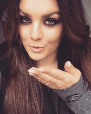 Ewa Farna Instagram - 2016😁🌟
Na ostri noze / Na ostrzu ⛸️ 🔪
Judge in polish IDOL 🌟
10 years of my carrier SHOW, Forum Karlin 🎤
Roadtrip & engagement in USA 🇺🇸
First ELLE beauty photoshoot 📷
Iconic parody “sylwestrowski make up” 😭
Dubbing CZ & PL for SING movie ♥️
#2016 #10years #ewafarna #naostrinoze