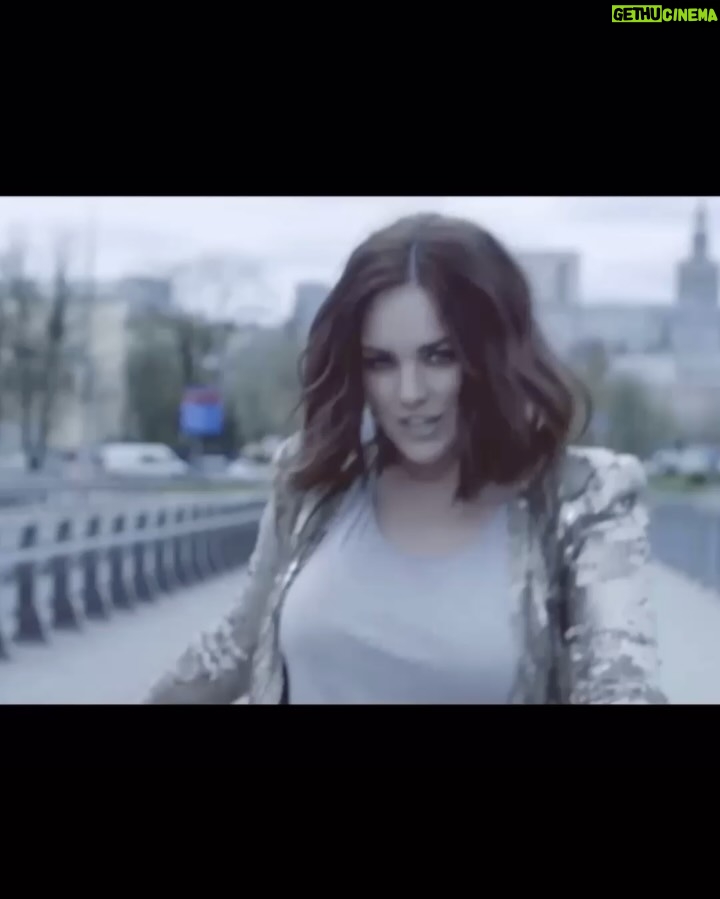Ewa Farna - 29.9K Likes - 2016😁🌟
Na ostri noze / Na ostrzu ⛸️ 🔪 
Judge in polish IDOL 🌟
10 years of my carrier SHOW, Forum Karlin 🎤
Roadtrip & engagement in USA 🇺🇸 
First ELLE beauty photoshoot 📷 
Iconic parody “sylwestrowski make up” 😭
Dubbing CZ & PL for SING movie ♥️ 

#2016 #10years #ewafarna #naostrinoze