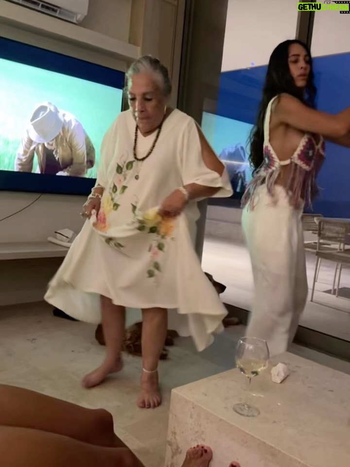 Fabiola Campomanes - 38.7K Likes - Vuela alto mami ! Gracias por todo !! Ya te extraño . Te amo tanto 💔
