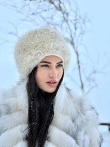 Actress Fahriye Evcen HD Photos and Wallpapers February 2026