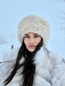 Actress Fahriye Evcen HD Photos and Wallpapers March 2026