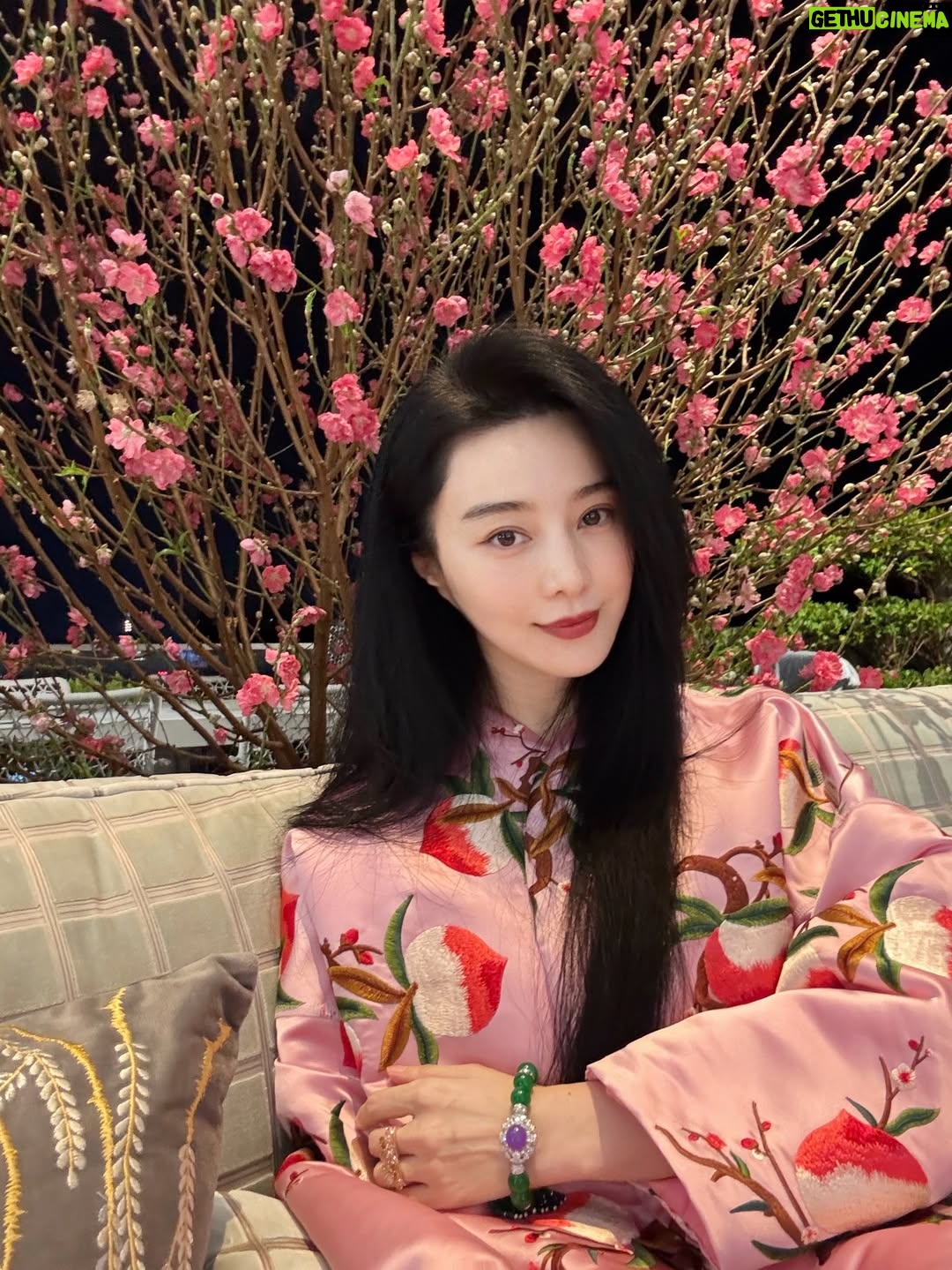 Fan Bingbing - 128.2K Likes - 除夕夜快乐！