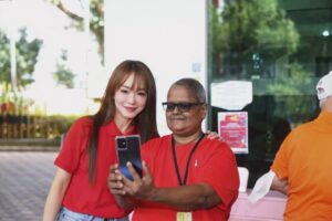 Fann Wong Instagram - What a beautiful day of giving. ❤️ My gratitude is immense, but it must start in one special place.

To my FFC family: For nine amazing years, your love and devotion have been the very reason I can do this work. You are my rock.

To CGP: Thank you for three fantastic years of partnership and support.

This event, and every smile we created, exists because of you. My heartfelt thanks also to:
• CaterWow for the delicious feast.
• Kebun Baru CC and Mr. Henry Kwek for the wonderful venue and kind support.
• Sigma Quartet & all performers.
• My mom, my family & extended family – sorry I missed some hellos! 😣
• My husband, for your constant support. 
• My son, for your pure-hearted participation since age 6.

You all warmed countless hearts through your kindness.

@thesquarebox__ Thank you for the beautiful moments ♥️
@aiainbaby 
@fannaticfannclub 
@cgppersonnel 
@caterwow.sg 
@ourkebunbaru 
@henrykweksg 
@fannchewhc 
@thesigmaquartet 
@wenqingfann 
@