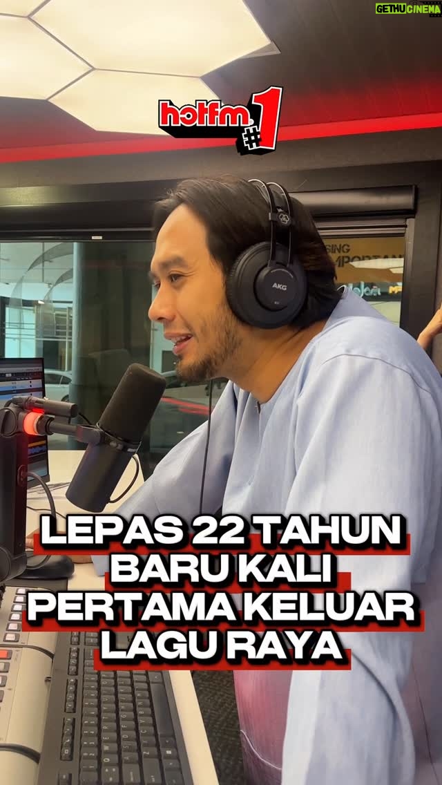Farahdhiya - 233 Likes - Selama ni @farahdhiya_fd tak pernah langsung tau keluarkan lagu raya guys, ni first time! You guys dah dengar ke belum? 

Petang ni, Hot Squad borak dengan penyanyi Farahdhiya yang baru saja keluarkan lagu terbarunya "Eh Ah Raya". Jangan lupa stream hanya di Hot FM! 

#HotFMNo1 #BekpesHot #TerbaikSentiasaHangat #RadioNo1 #KJjadiDJ