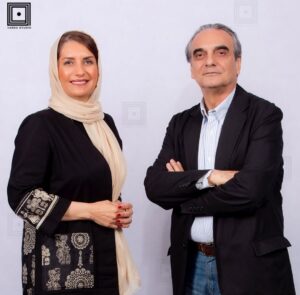 Fariba Kowsari Instagram - ⁨	
همایون  ارشادی رفت بی آنکه خداحافظی کند
او رفت آرام مثل جاده‌های خاکی طعم گیلاس …
جایش خالی خواهد ماند
در میان خنده‌های بی دلیل
در میان خش خش برگها،
زیر پای پائیز
در فنجان قهوه‌ی عصرهای تنهایی
و در هر لحظه‌ای که باید می‌بود و نیست…….
و تو جبران نمیشوی ، حتی با گریه‌های عمیق
تو را به رسم امانت به آسمان داده‌ایم ……
خداحافظ بزرگ مرد و هنرمند سرزمینم 🖤🖤🖤🖤⁩