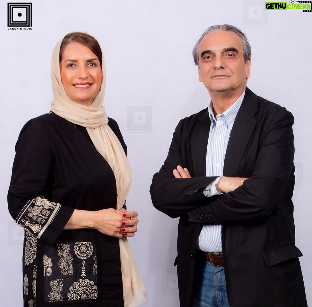 Fariba Kowsari - 35.8K Likes - ⁨	
همایون  ارشادی رفت بی آنکه خداحافظی کند
او رفت آرام مثل جاده‌های خاکی طعم گیلاس …
جایش خالی خواهد ماند
در میان خنده‌های بی دلیل
در میان خش خش برگها،
زیر پای پائیز
در فنجان قهوه‌ی عصرهای تنهایی
و در هر لحظه‌ای که باید می‌بود و نیست…….
و تو جبران نمیشوی ، حتی با گریه‌های عمیق
تو را به رسم امانت به آسمان داده‌ایم ……
خداحافظ بزرگ مرد و هنرمند سرزمینم 🖤🖤🖤🖤⁩