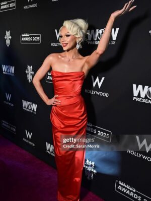 Farrah Moan Instagram - had such a lovely time at the Gayming awards ! ❤️ thank u @wowpresentsplus and @gaymingmag for having me 💋 it was so fun meeting other gamers and talking about my favorite hobby all night long 😍
hair styled by @thedustinbaker