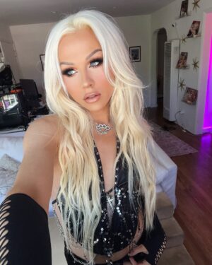 Farrah Moan Instagram - Hi🖤