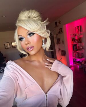 Farrah Moan Instagram - Magic mirror on the wall, who’s the fairest of them all? 👑💎✨👠 Hot girl walk with @sugarsworld @callmespice on their YouTube !